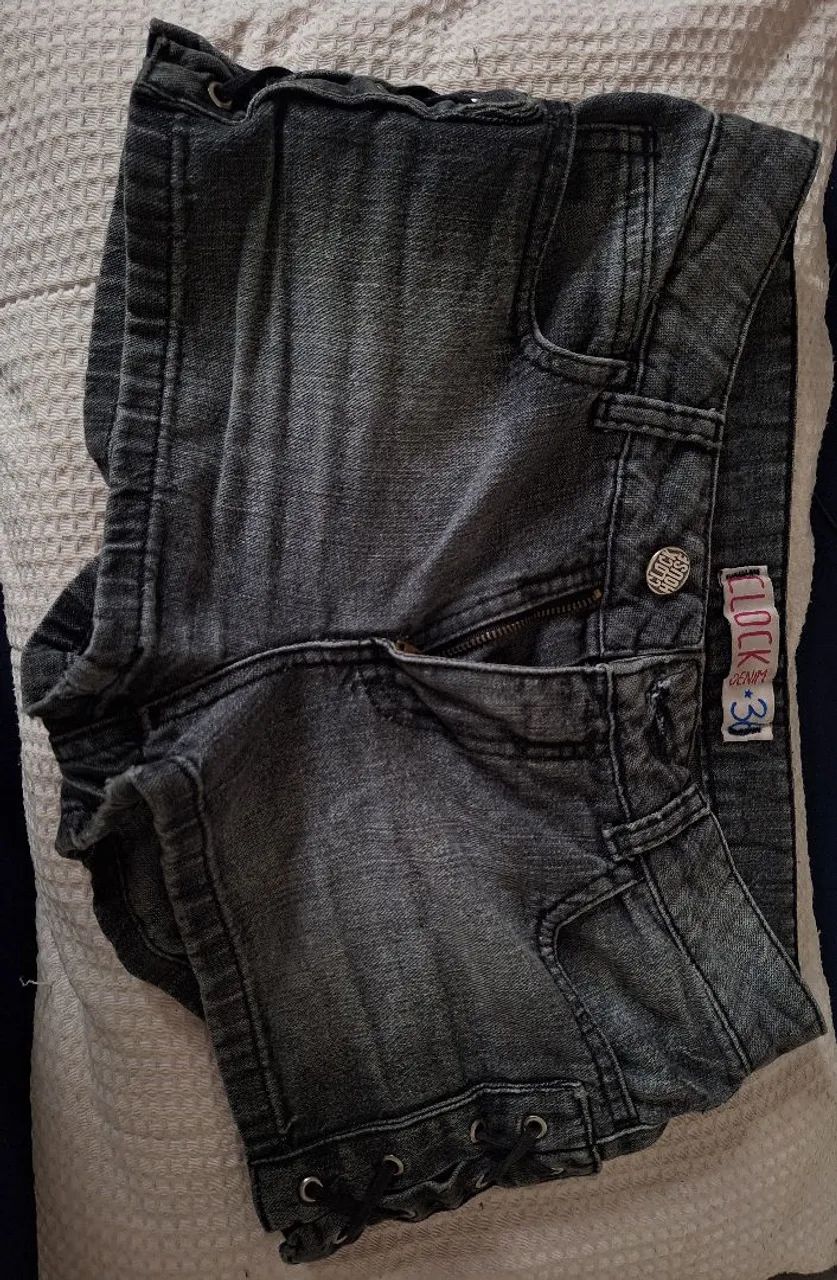short jeans anos 2000 y2k clock house grunge