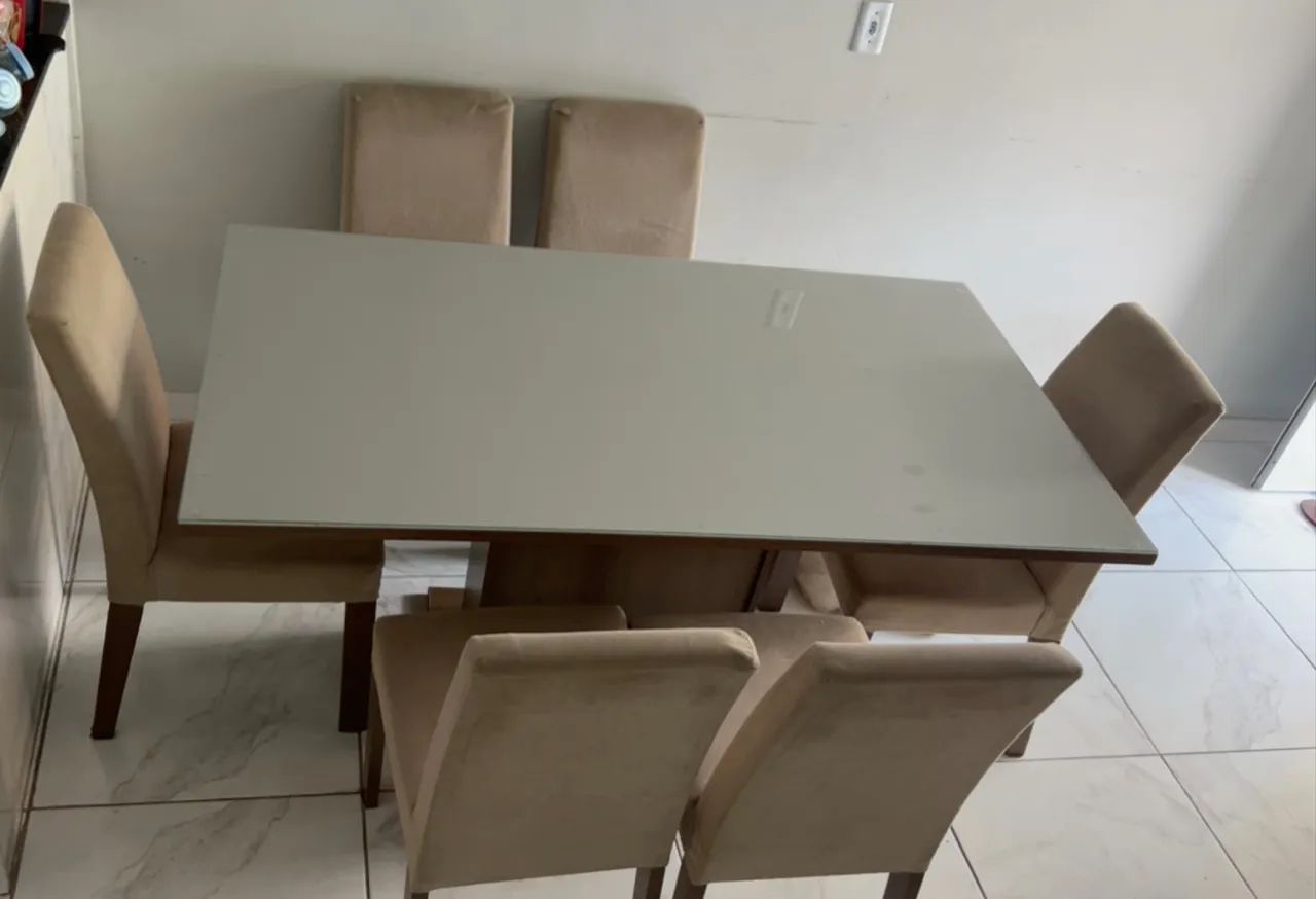 MESA COM 06 CADEIRAS- BEM CONSERVADO  - Foto 2