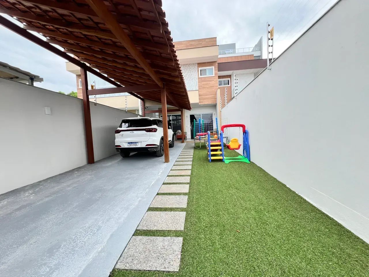 Casa Duplex com 3 suítes na Ponta da Fruta