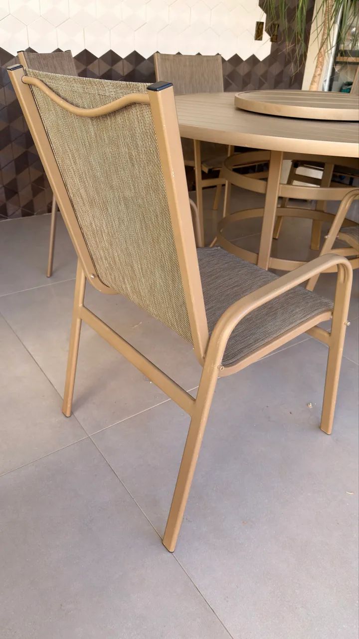 Conjunto de Mesa em Alumínio + 6 Cadeiras - Excelente Estado - Foto 2