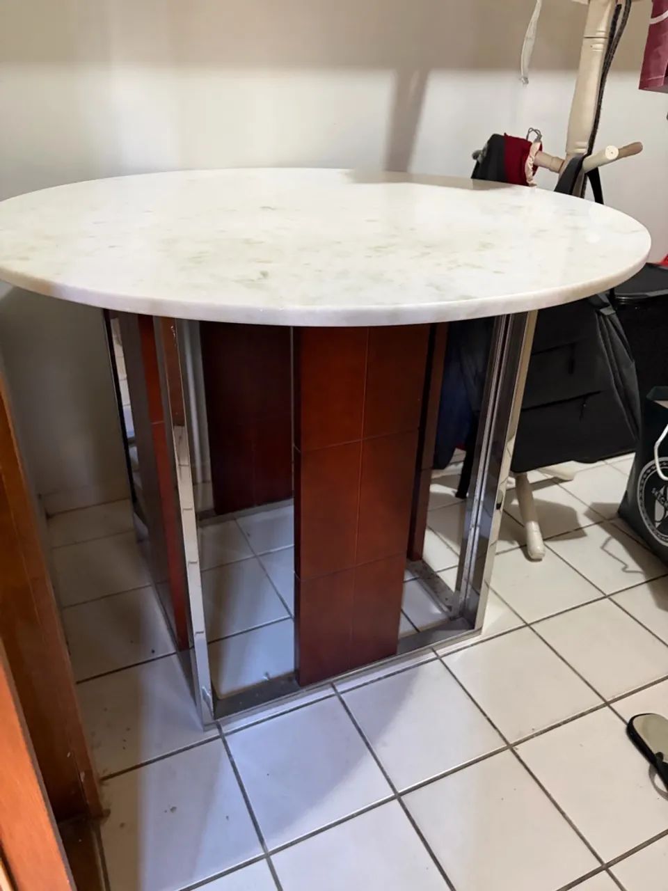 vendo mesa tampo granito branco  - Foto 4