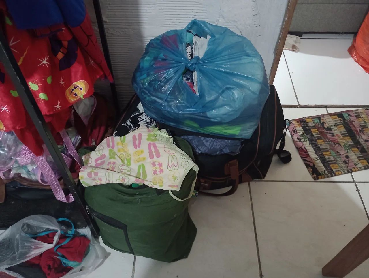 Lote de roupas para bazar
