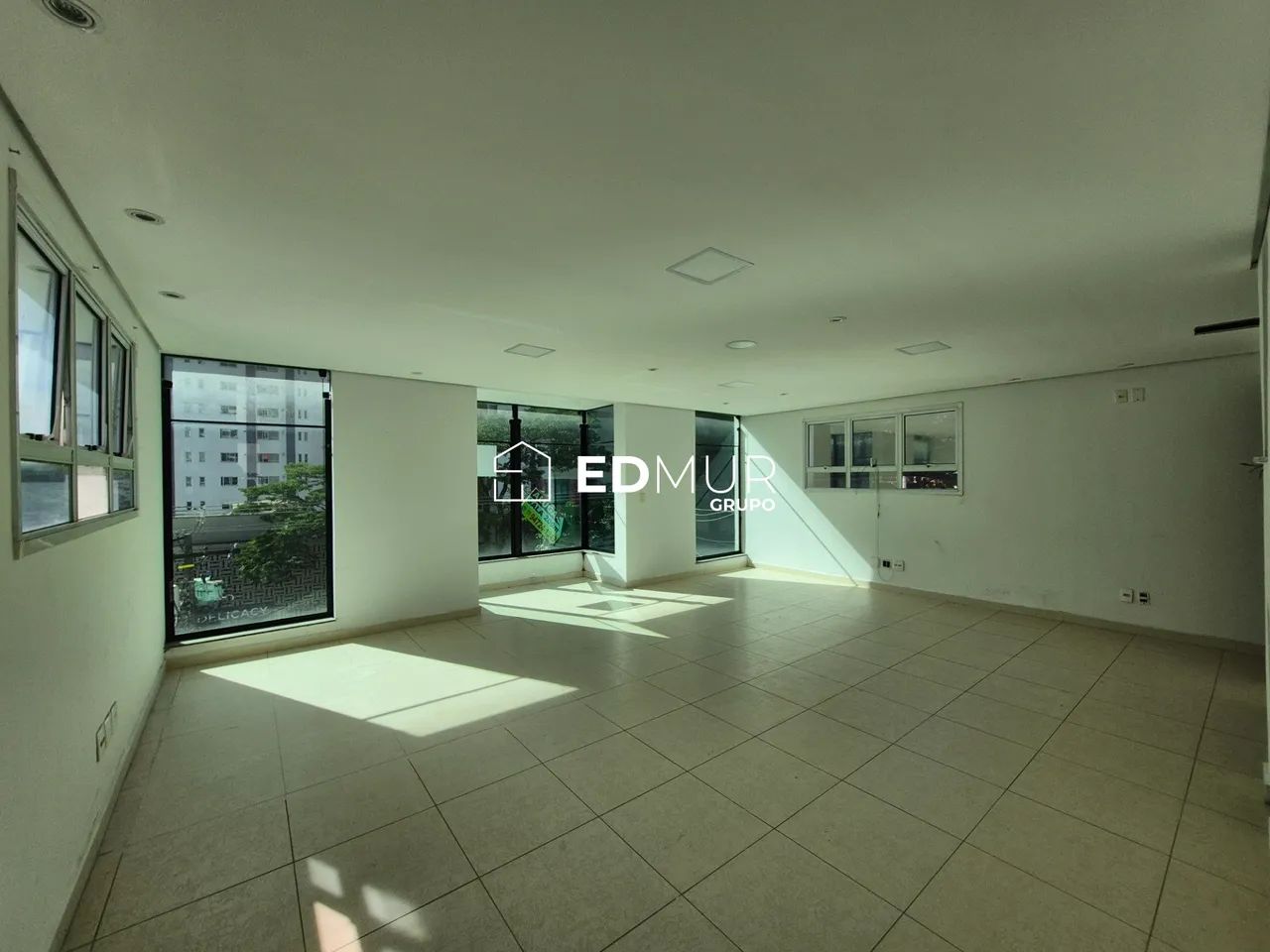 SALA para ALUGUEL com 200m² no bairro Campestre com 0 quartos e 4 vagas. Santo André, SP