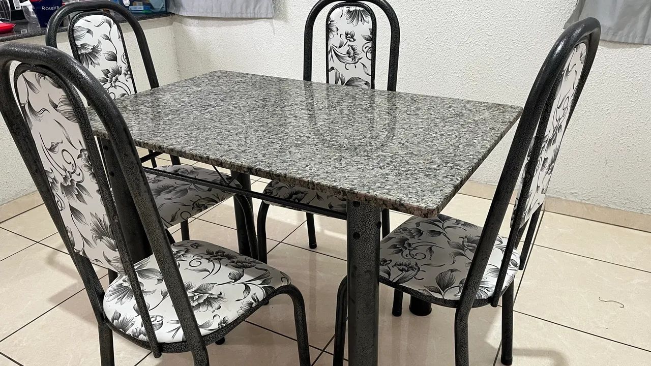 Mesa com 4 cadeiras - Foto 4
