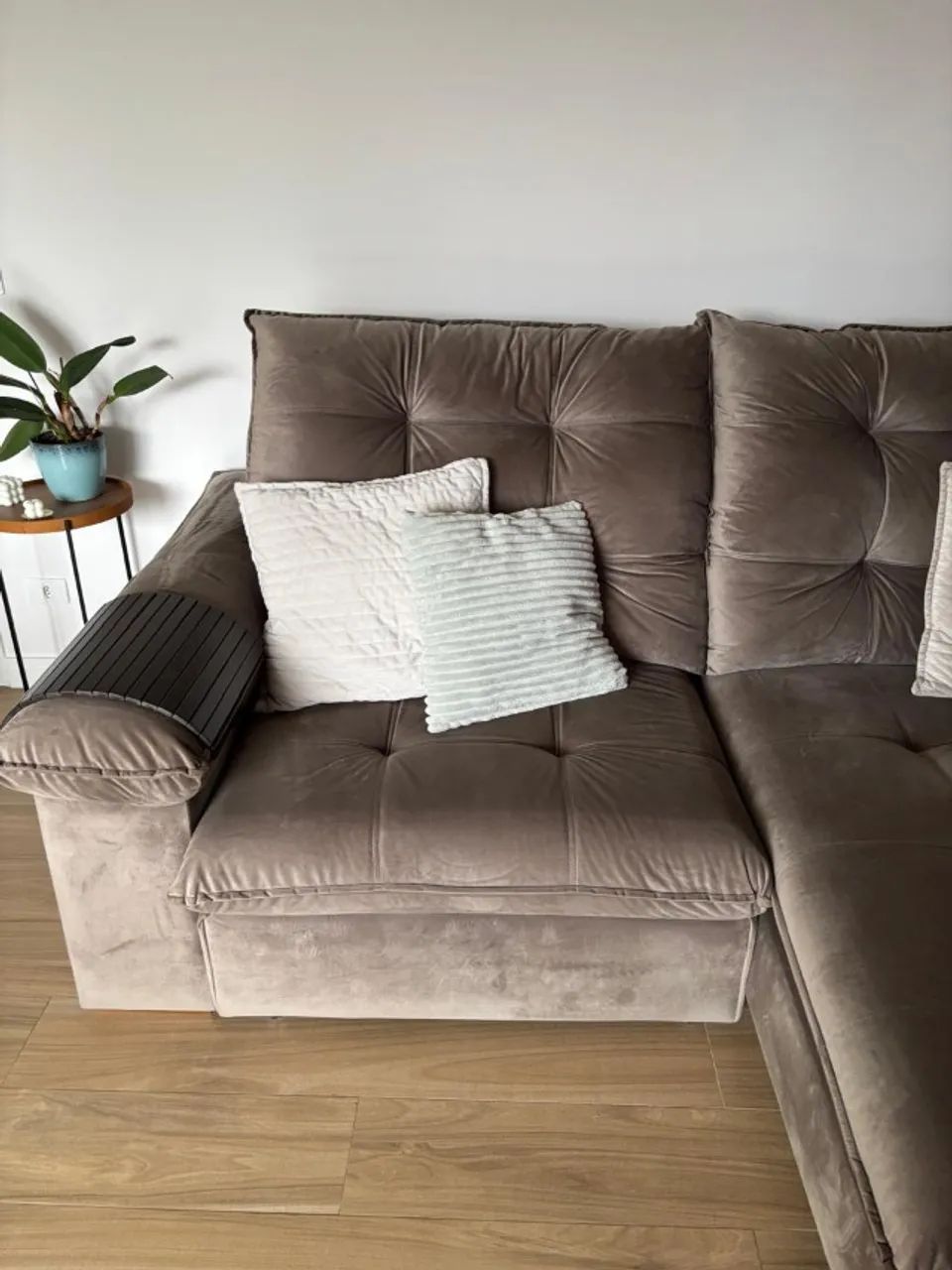 Sofá 2,30 m | Elegante e muito bem conservado - Foto 3