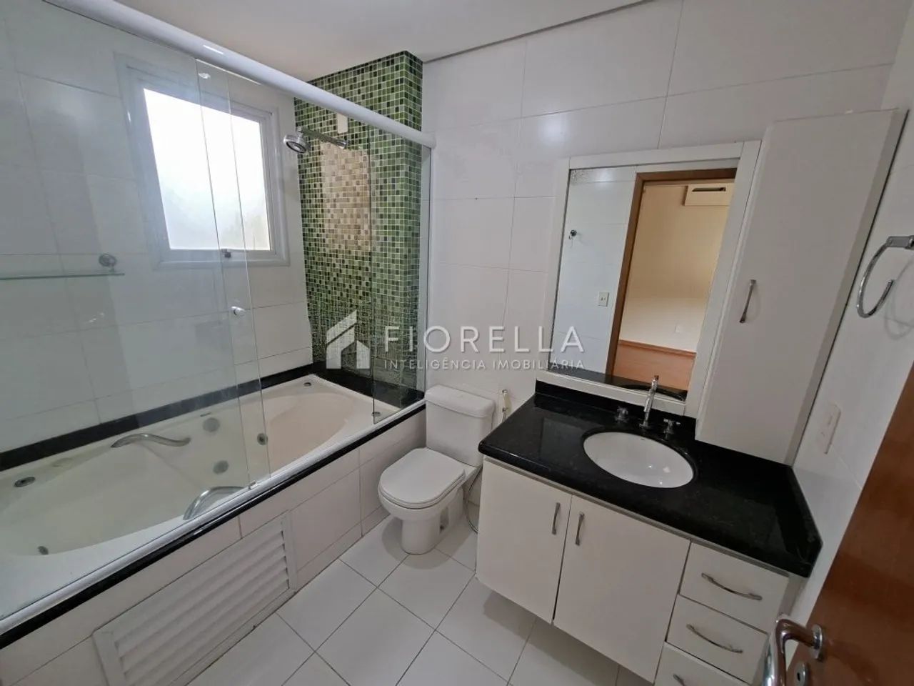Apartamento com 03 dormitórios sendo 01 suíte no bairro Carvoeira - Florianópolis/SC - Foto 4