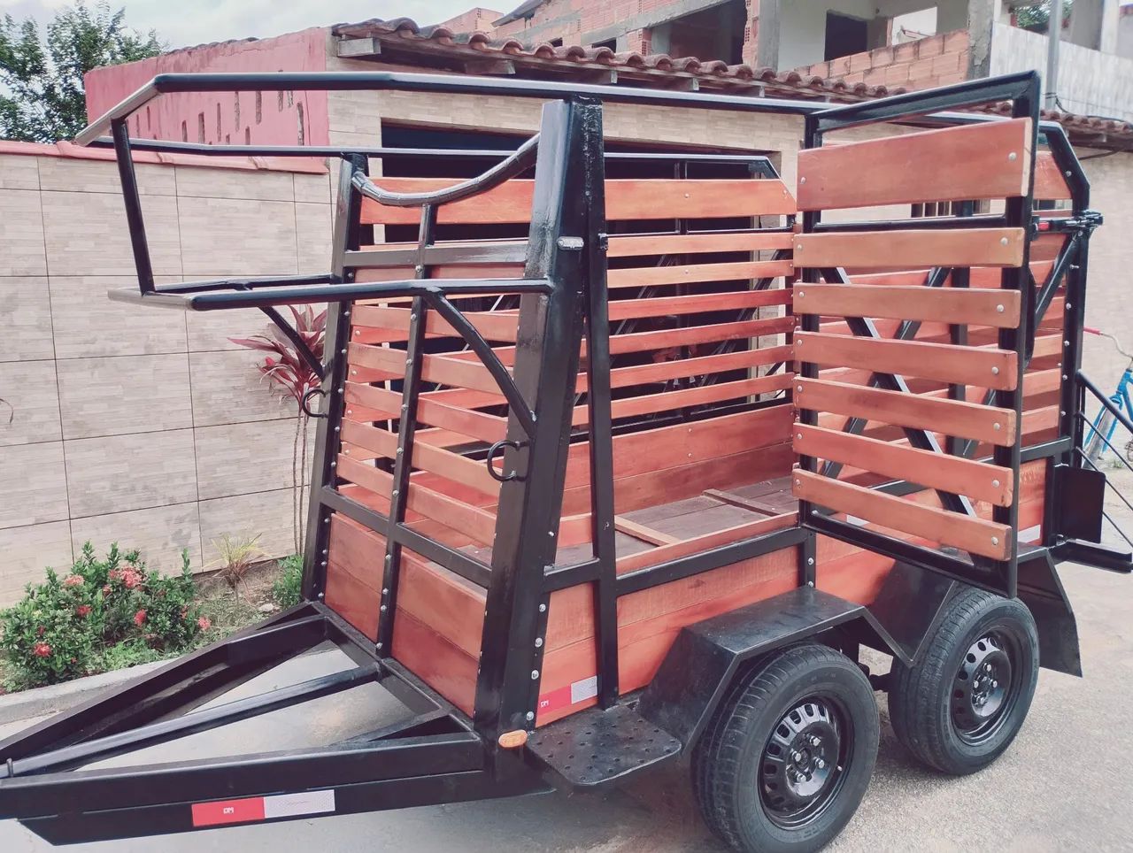 Vendo ou troco reboque  para transporte de animais. - Foto 3