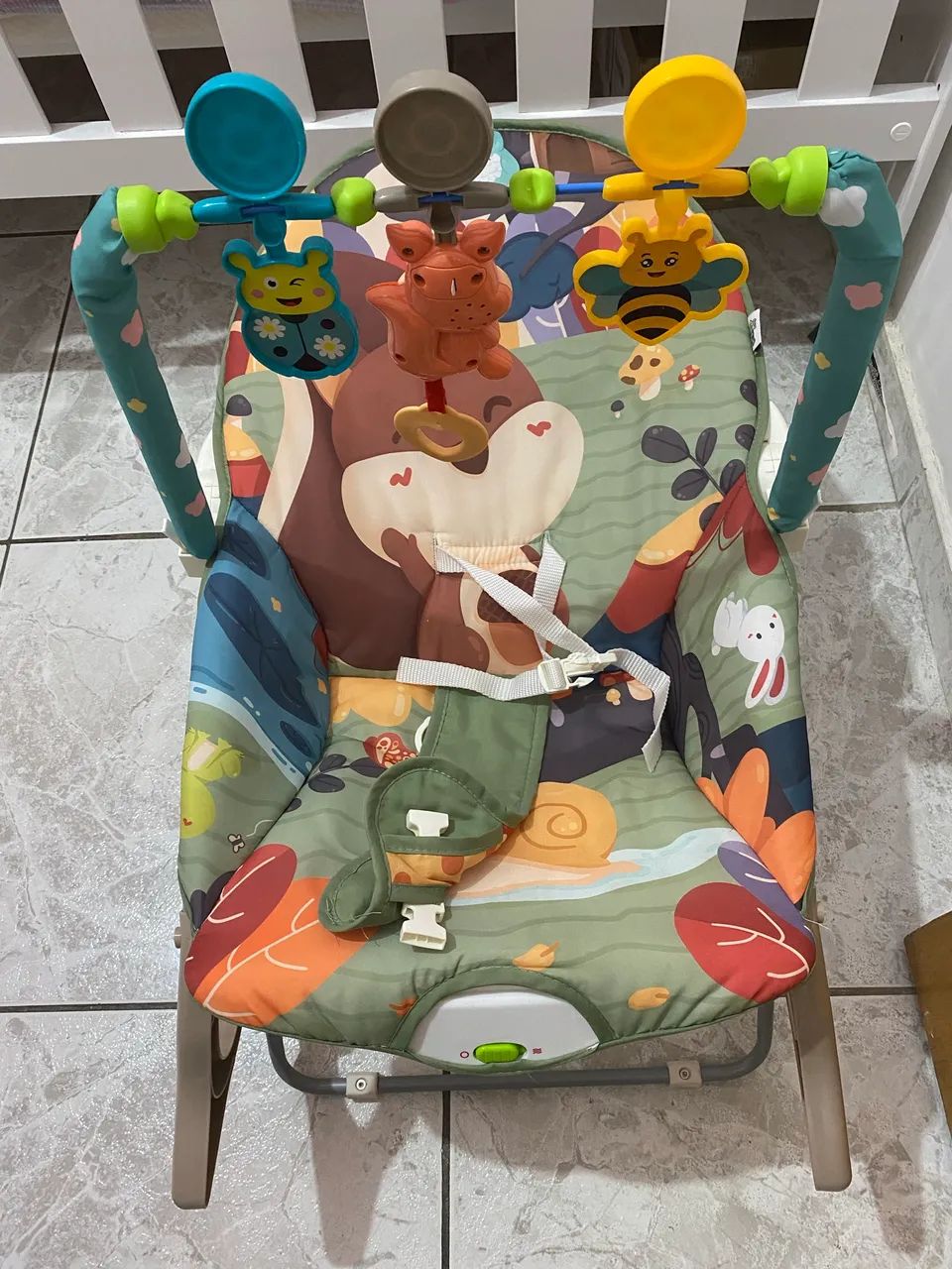 Cadeira de descanso e balanço para bebê 