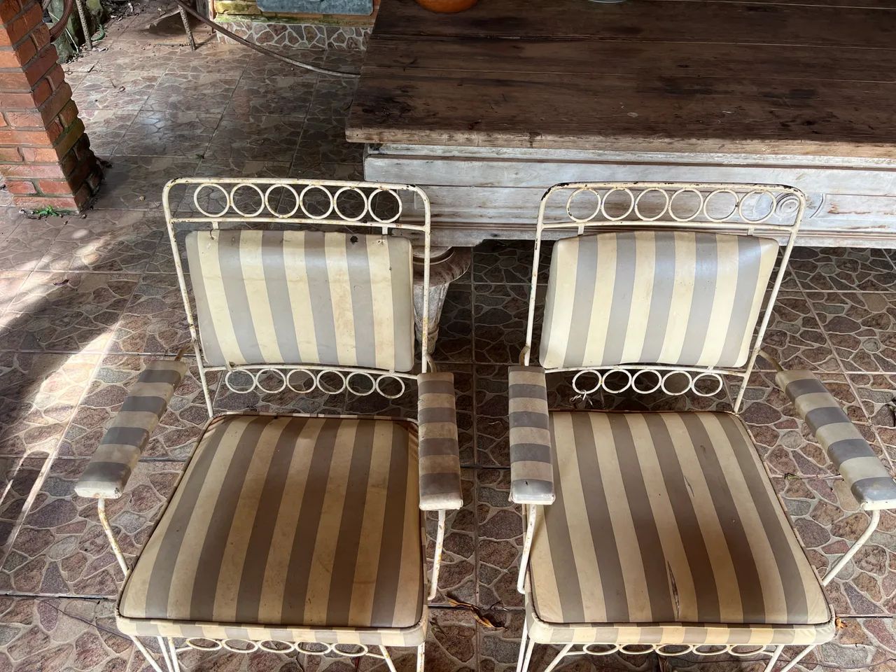 Mesa de ferro com cadeiras  - Foto 4
