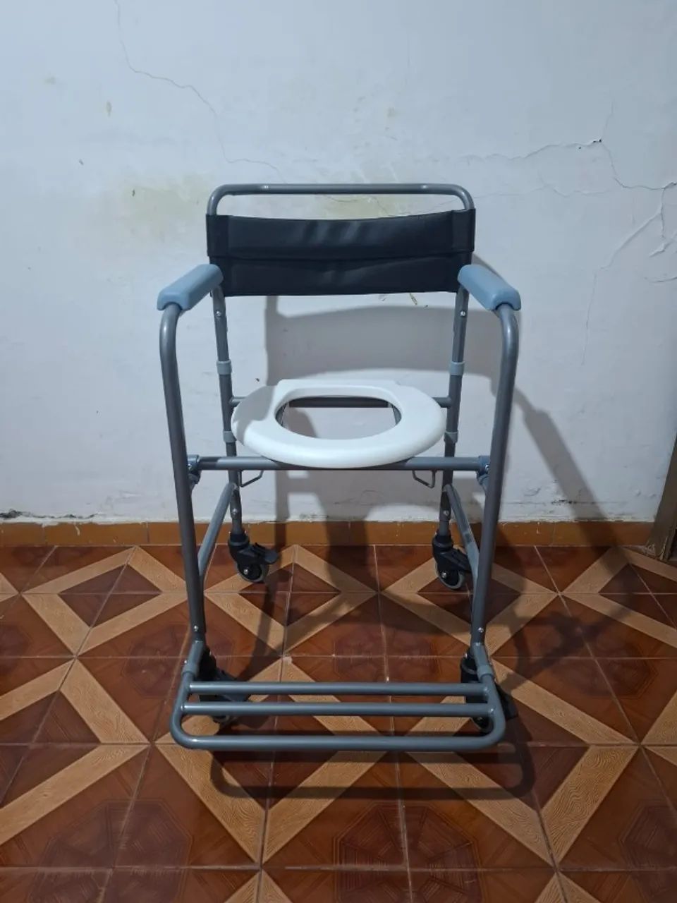 Cadeira de Rodas de Banho - Foto 2