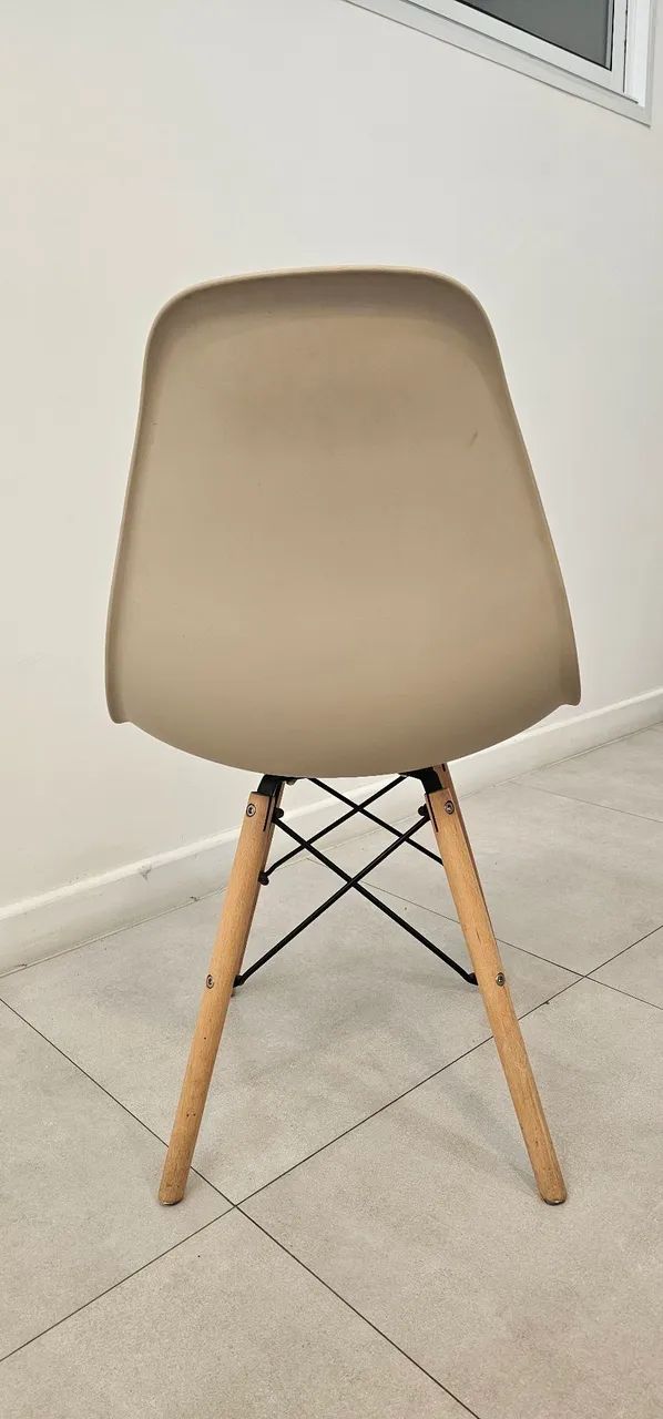 Jogo com 6 Cadeiras Estilo Eames - Excelente Estado - Foto 4