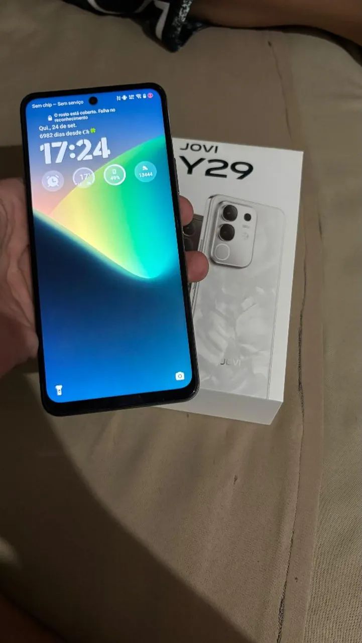 Celular semi novo (JOVI Y29)