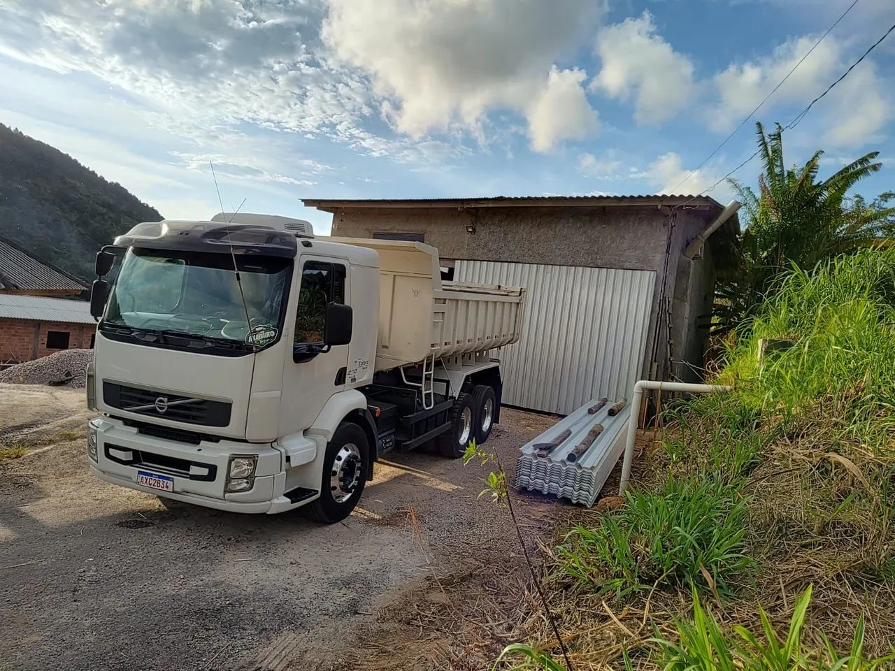 Volvo VM 270 caçamba  - Foto 2