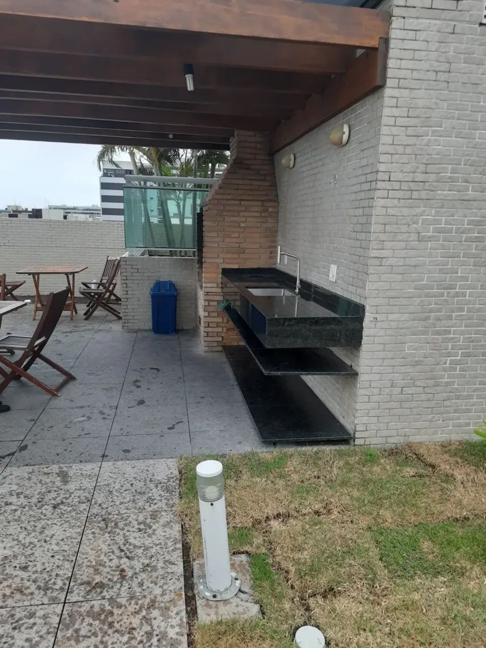 apartamento com 2 quartos msis dependência completa totalmente mobiliado na 1ª quadra da J