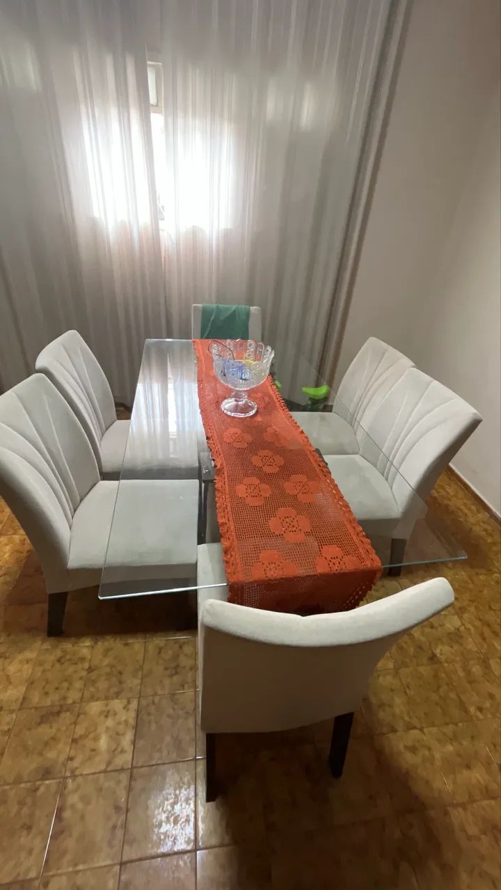 Mesa com 6 cadeiras 