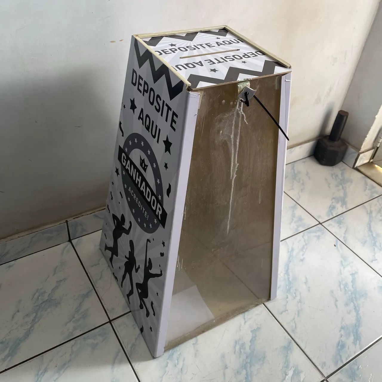 Urna para sorteios Grande +Cadeado - Foto 3