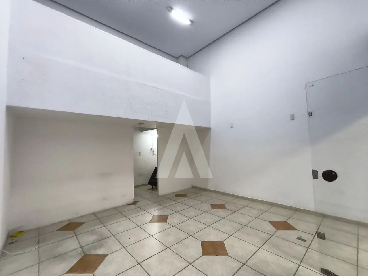 LOJA EM PREDIO COMERCIAL DE FÁCIL ACESSO E NO CORAÇÃO DA CIDADE COM 40M² - Foto 3