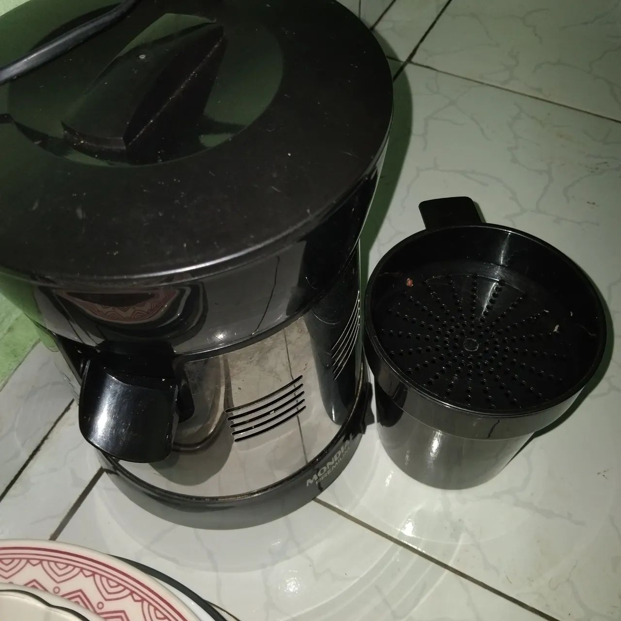 Extrator de suco Mondial  (Bivolt)