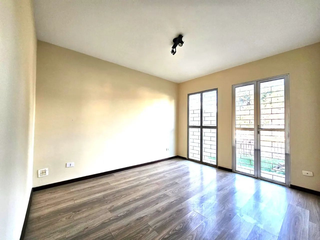 Sobrado com 3 quartos para alugar por R$ 3000.00, 100.43 m2 - HAUER - CURITIBA/PR - Foto 3