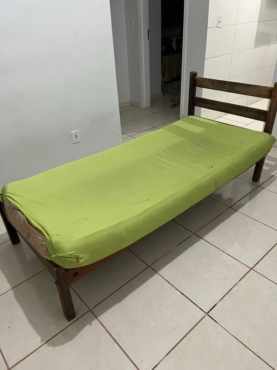 Cama de solteiro á venda