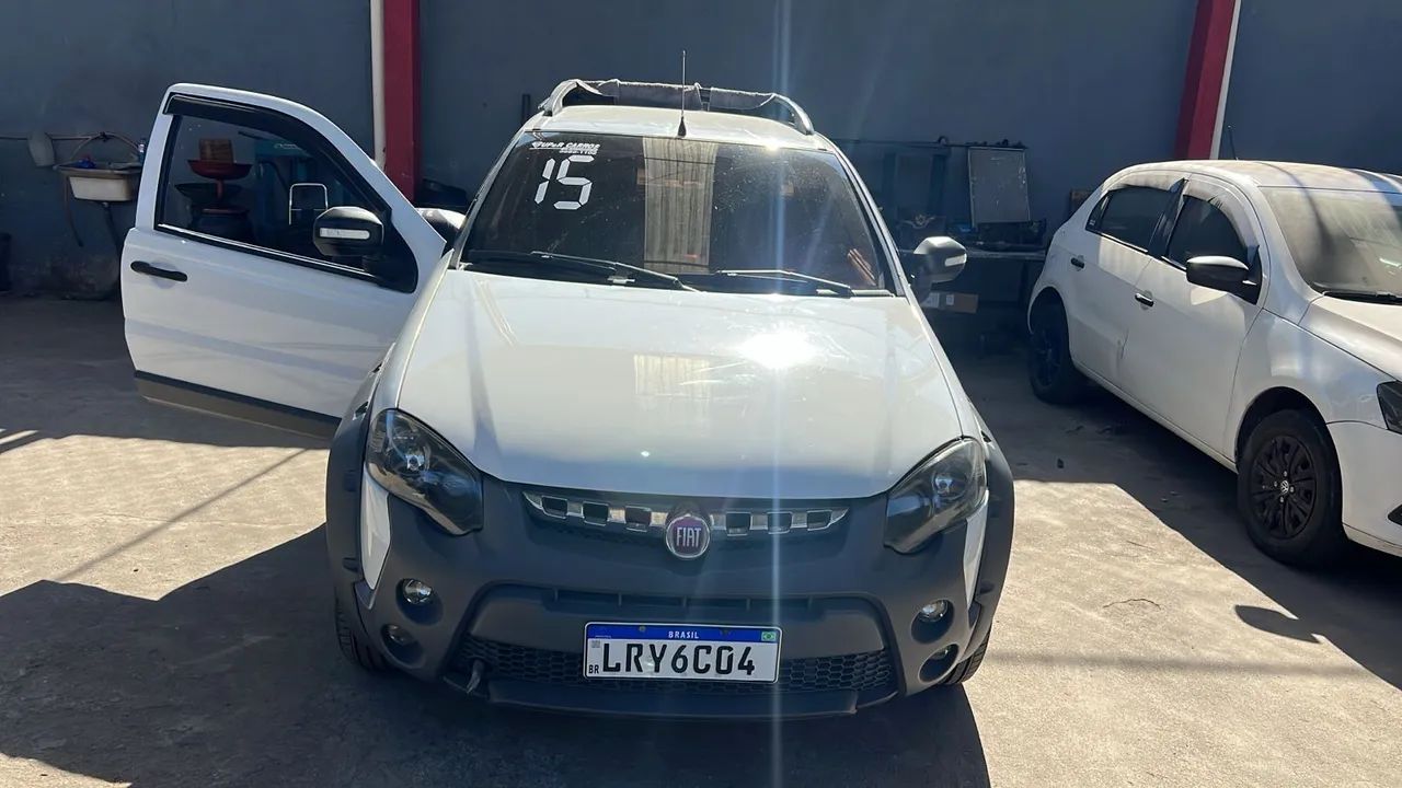 Fiat Strada Adv.1.8 16V Dualogic Flex CD 2015 - Foto 2