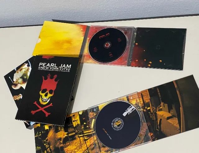 Dvd Duplo Pearl Jam Live At The Garden e Cds - Foto 3