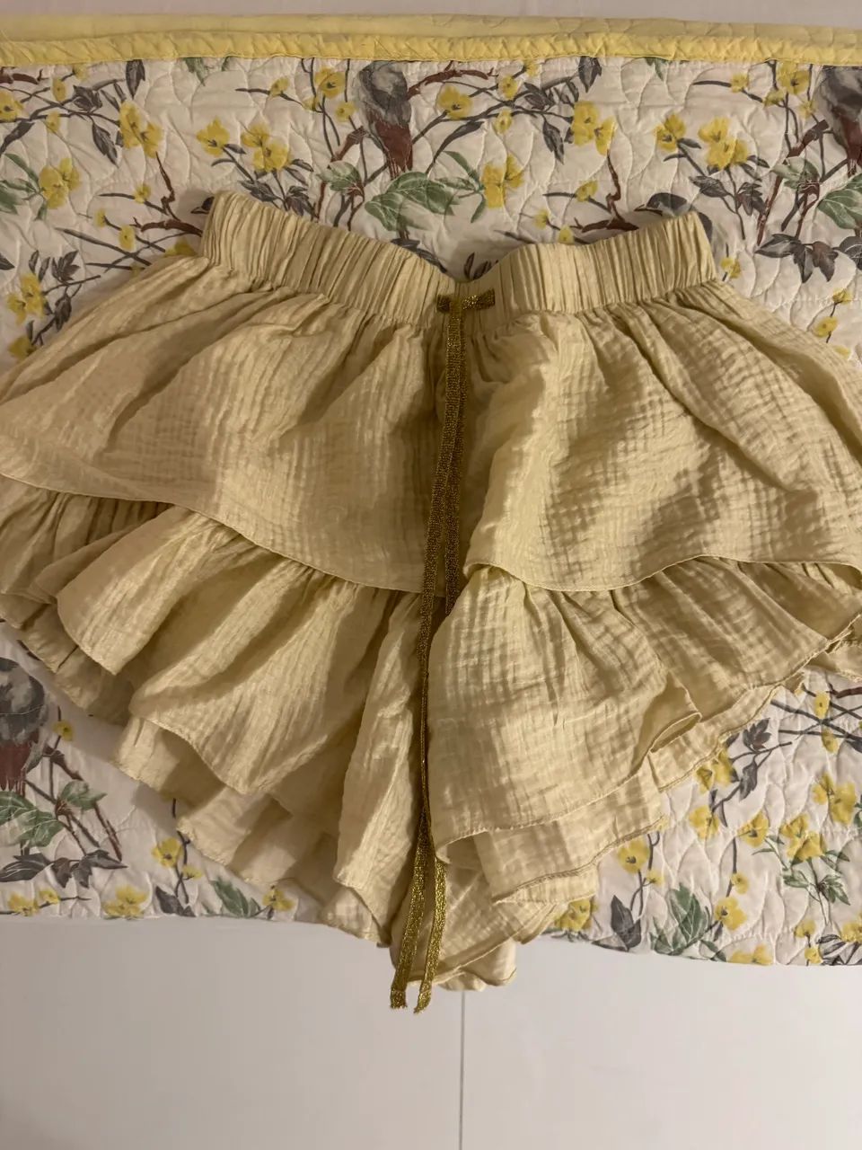 Vendo lindo conjunto ( short e blusa ) - cor amarelo. - Foto 3