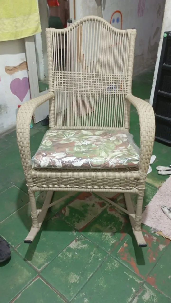 Vende-se Cadeira de Balanço Nova . - Foto 3