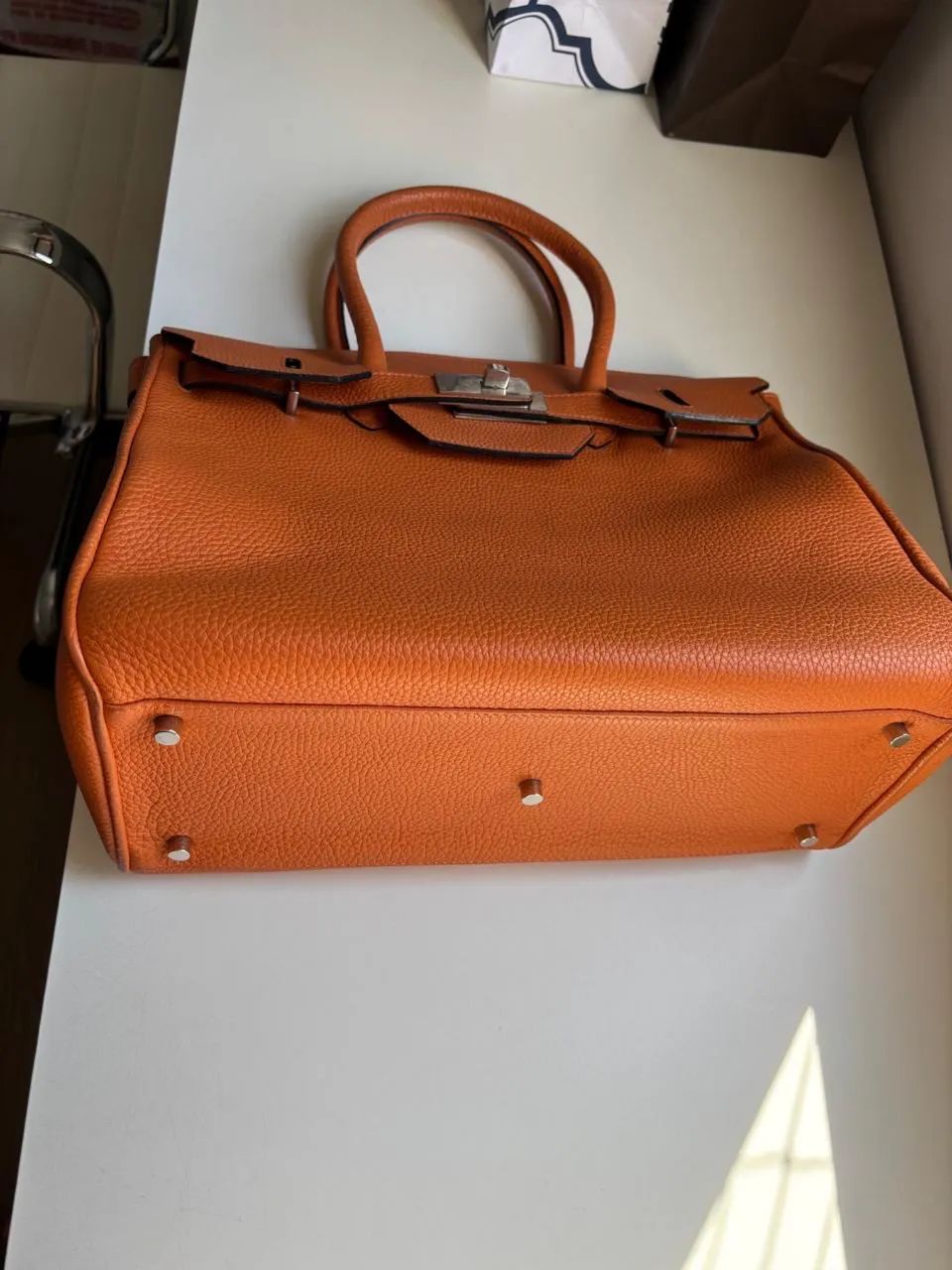 Bolsa argentina em couro verdadeiro forrada com ziper interno - perfeito estado - Foto 3