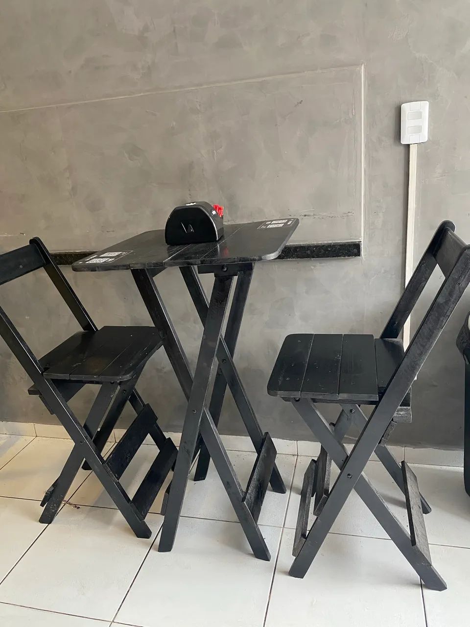 Mesa com 2 cadeiras 