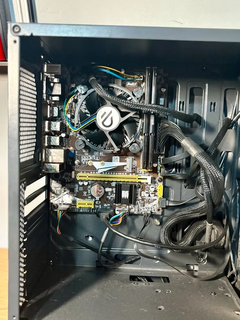Kit 1151 com i3-8100 e 16GB DDR4 - Foto 3