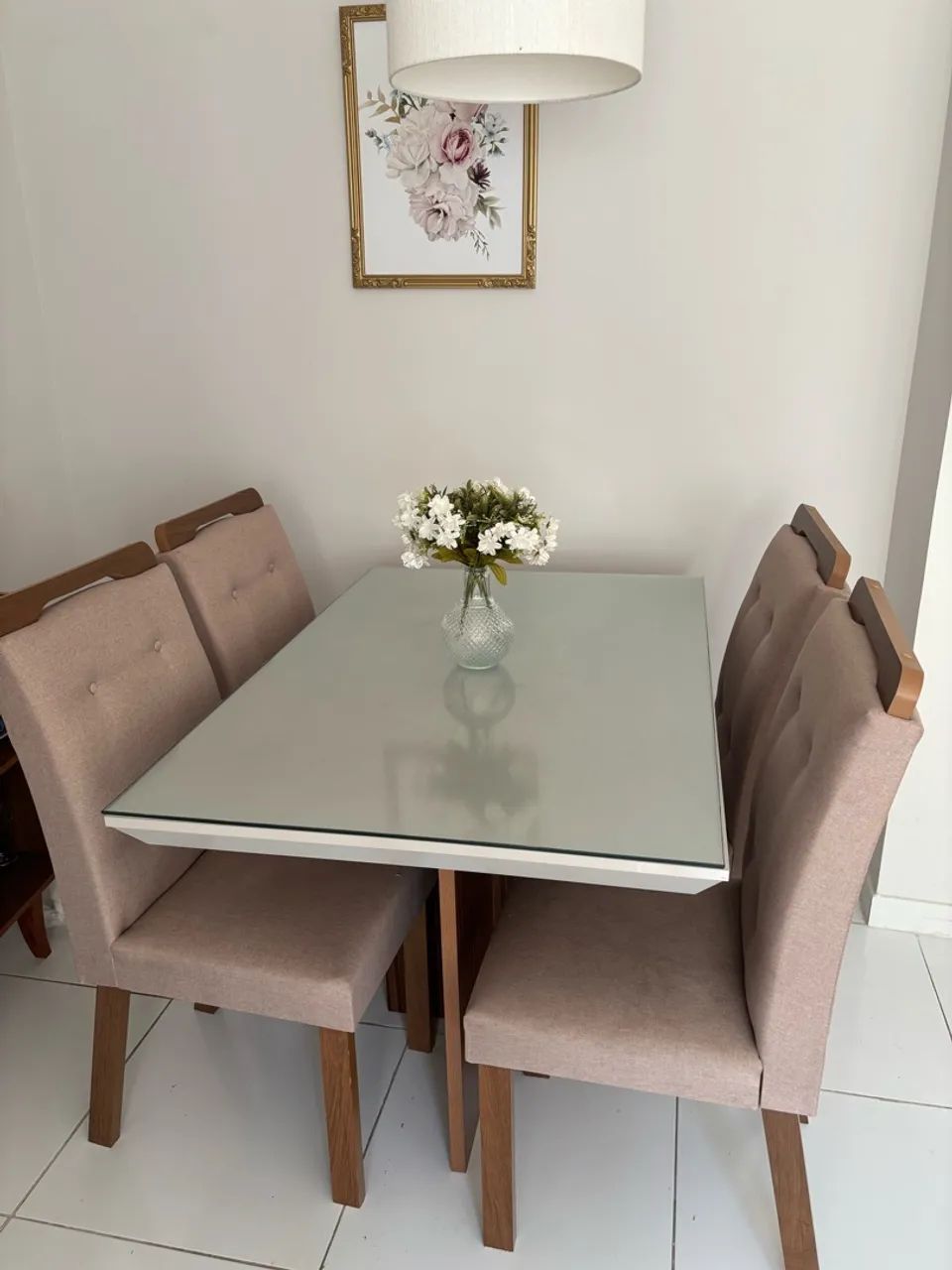 Mesa com tampo de vidro e 4 cadeiras  - Foto 3