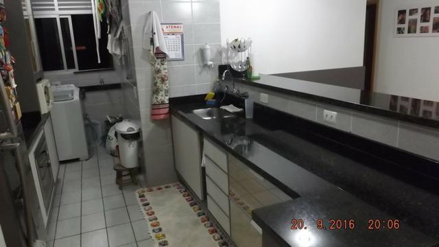 Apartamento 3 dormitórios com móveis planejados no Cabral - Foto 5