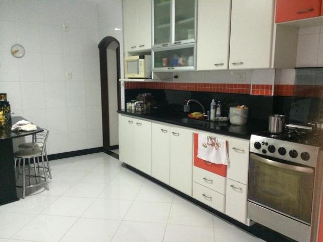 Linda casa triplex, 3 quartos, 3 vagas de garagens, Piscina e churrasqueira - Foto 2