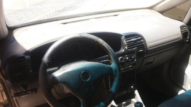 Zafira em ótimo estado motor e caixa de macha primeira - Foto 7