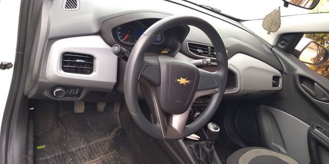 Vende se ônix Lt 1.0 branco analiso trocas - Foto 2