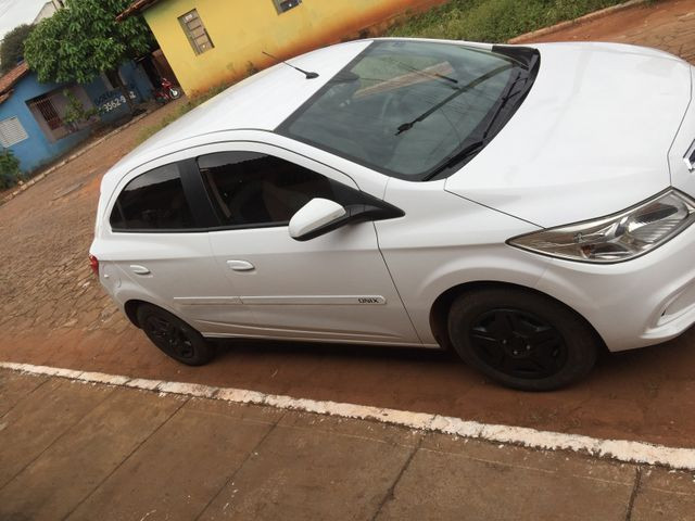Vende se ônix Lt 1.0 branco analiso trocas