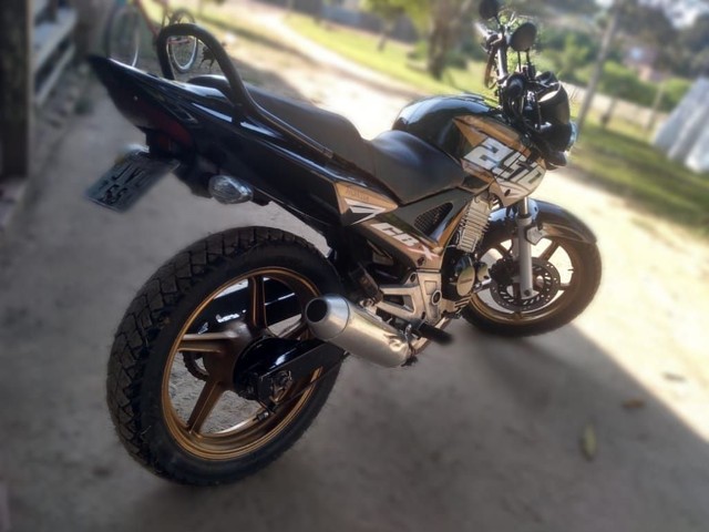 MOTO TWISTTER