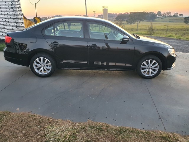 JETTA 2014/2015 2.0 TRENDILINE FLEX ! 4 PENEU NOVO ! TODAS REVISÃO CONCESSIONÁRIA.