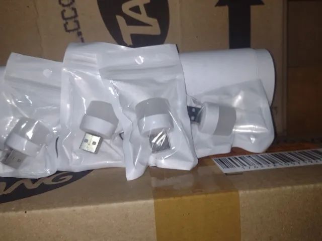 04 unidades mini luminária usb - pc - notebook - celular - luz branca