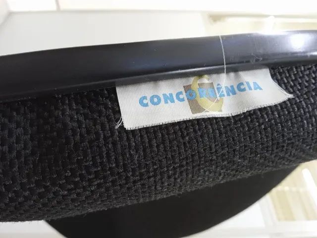 Cadeira giratória c/ braços e rodas Concorrência em Tela / Plástico Preto - Foto 6