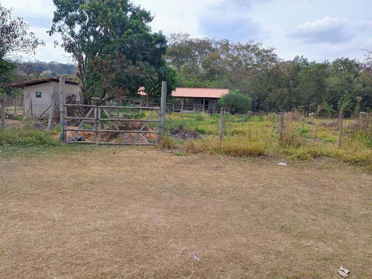 Lote 600m2 todo plano ótimo local - Foto 3