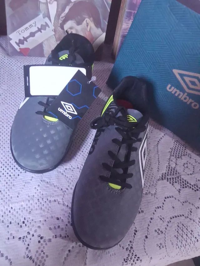 Chuteira Society Umbro, Número 39! - Foto 3