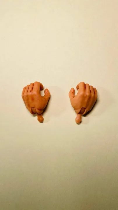 1 par de mãos de boneco He-Man Masterverse - ideal p/ custom / customização