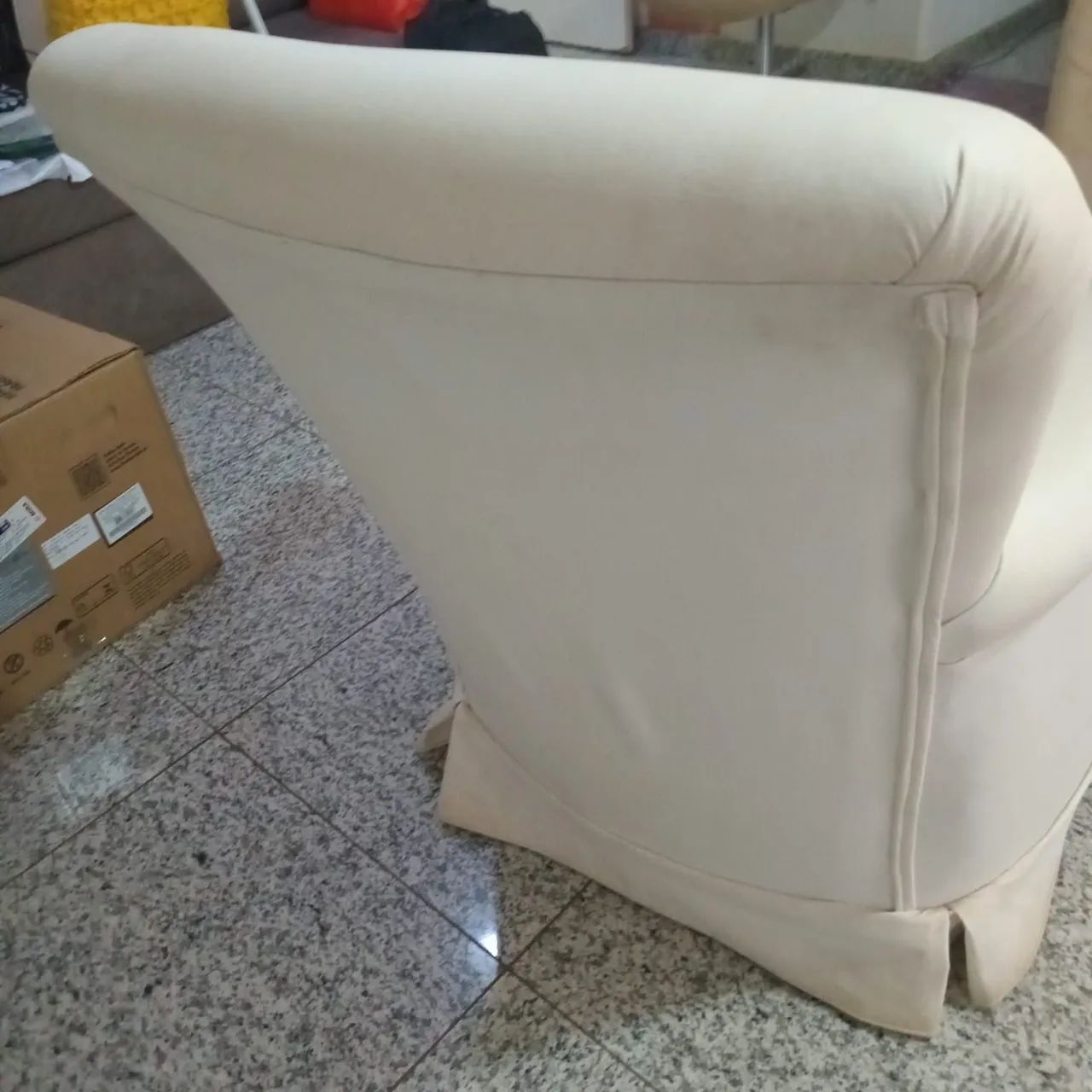 Poltrona branca em ótimo estado - Foto 4