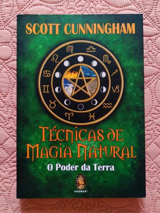 Livro "Técnicas de Magia Natural"