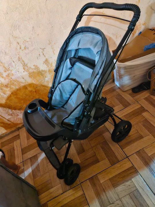 Vendo carrinho de bebê- Galzerano cinza. - Foto 4