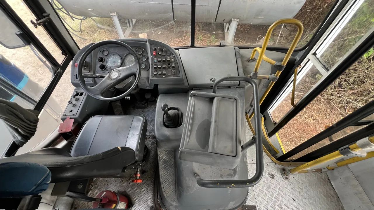 ÔNIBUS CAIO APACHE MERCEDES 0F 1418 CURTO - Foto 5