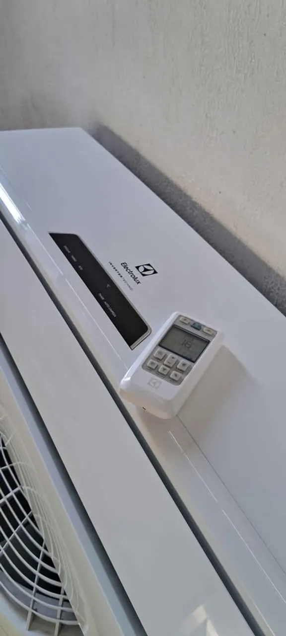 central Electrolux eco turbo Com tecnologia inverter. 22.000 btus semi novo// 5 meses