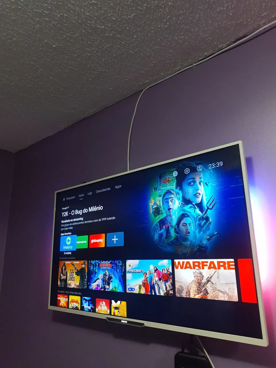 Smart TV Philips 47 polegadas. Com sistema de led nas laterais q mudar de cor